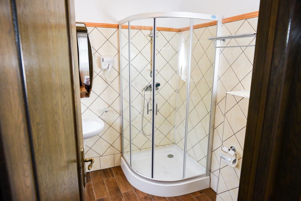 Park House Hotel Деж Екстериор снимка