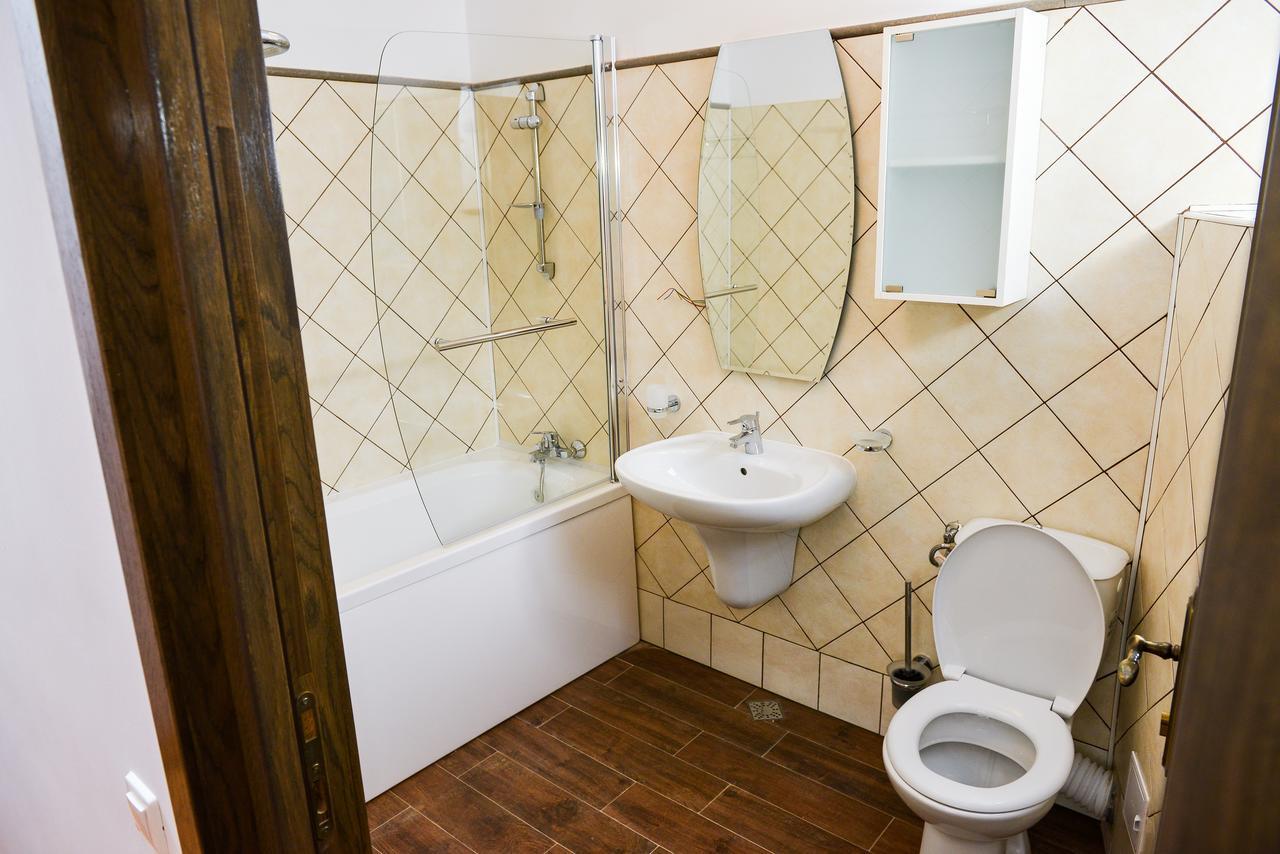 Park House Hotel Деж Екстериор снимка