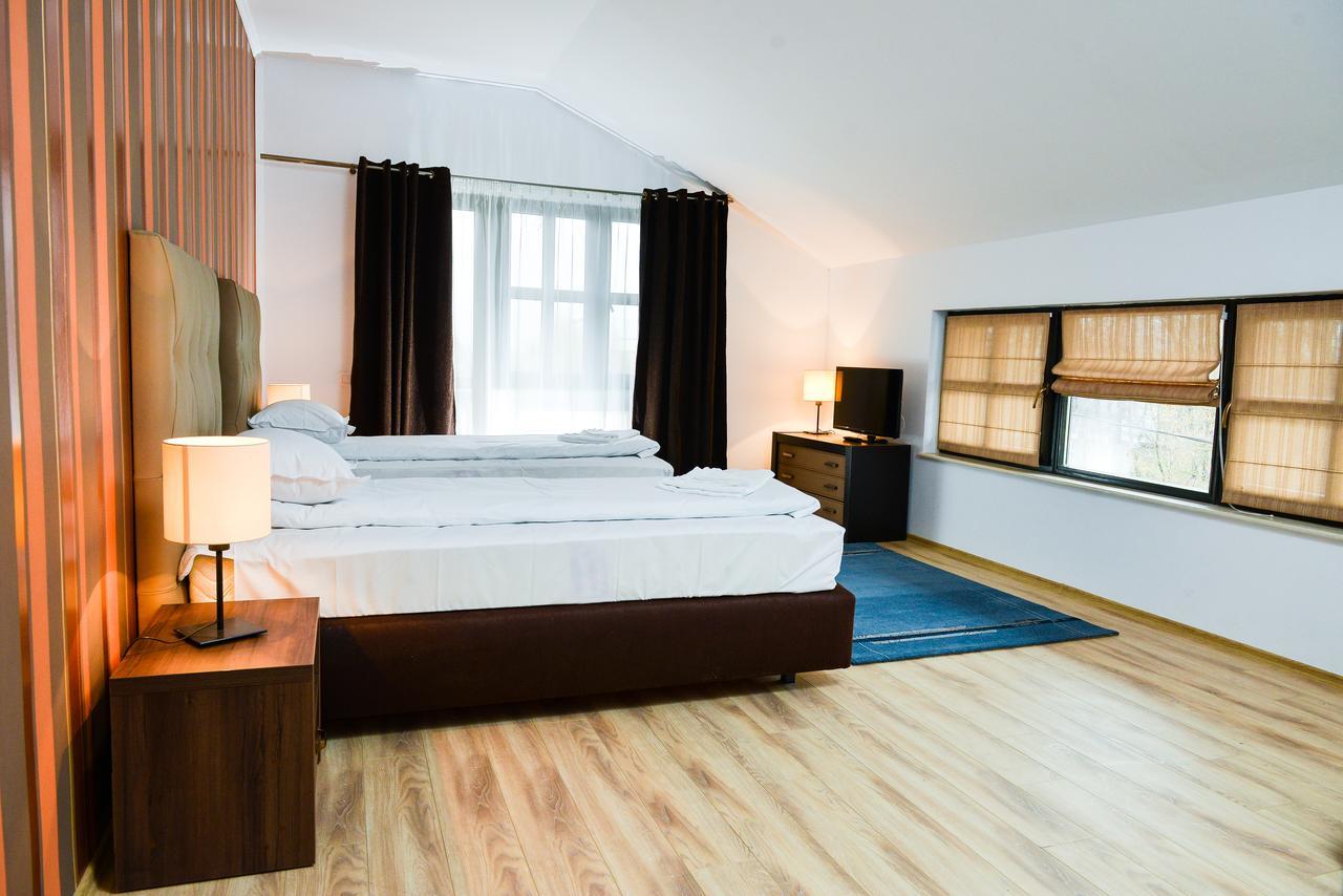 Park House Hotel Деж Екстериор снимка