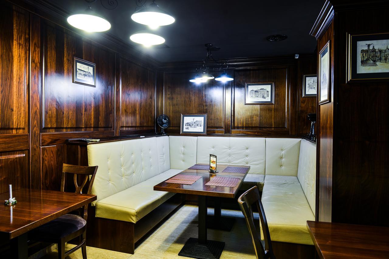 Park House Hotel Деж Екстериор снимка