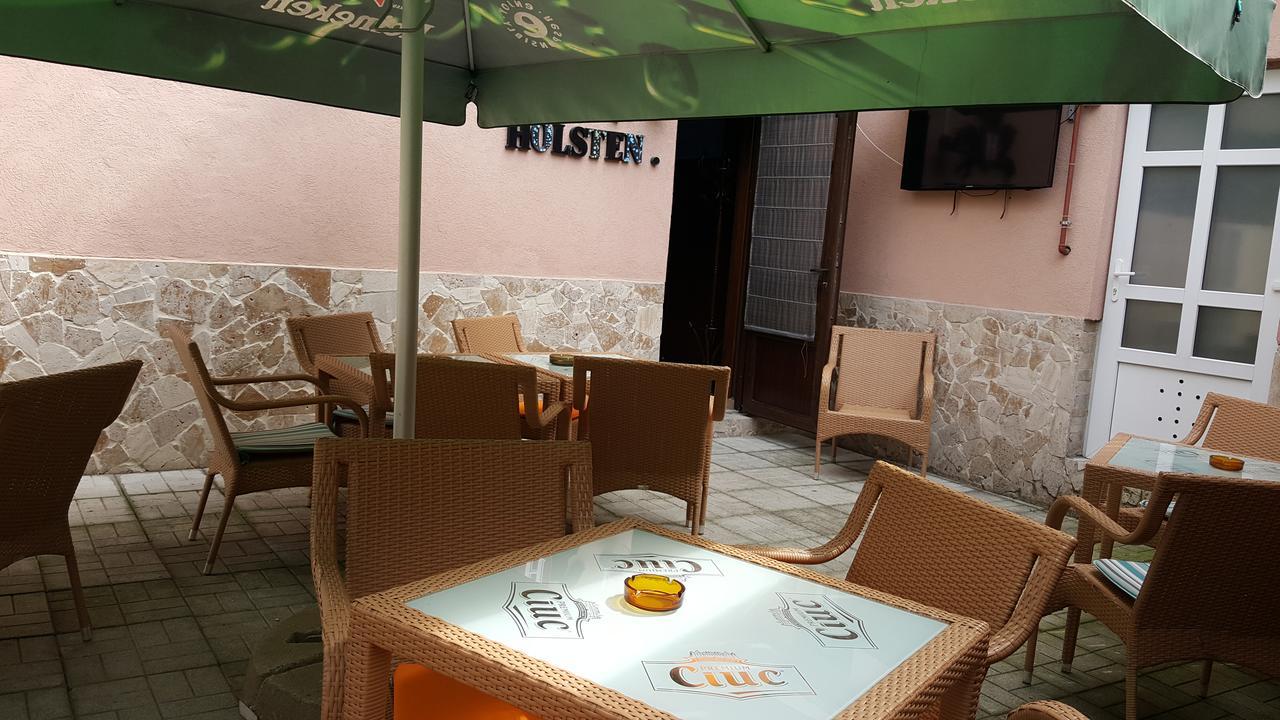Park House Hotel Деж Екстериор снимка