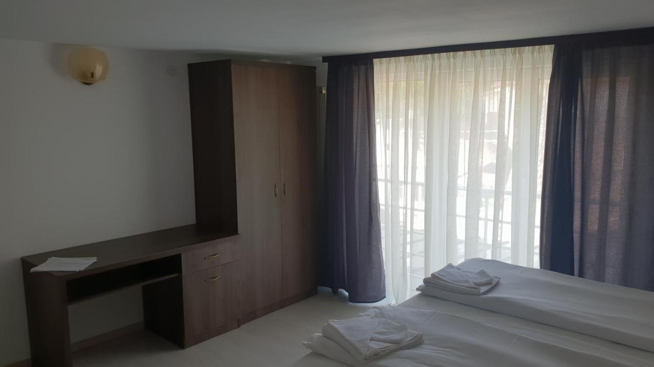 Park House Hotel Деж Екстериор снимка
